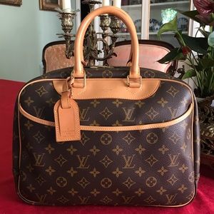 💯Guaranteed Authentic Louis Vuitton Deauville Monogram
